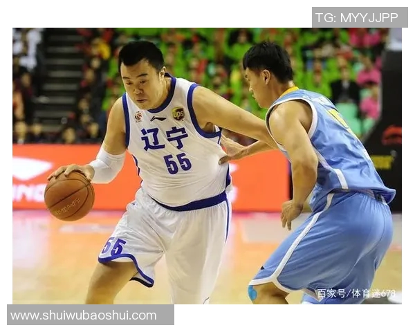 韩德君：从篮球场上的巨星到人生舞台的励志榜样