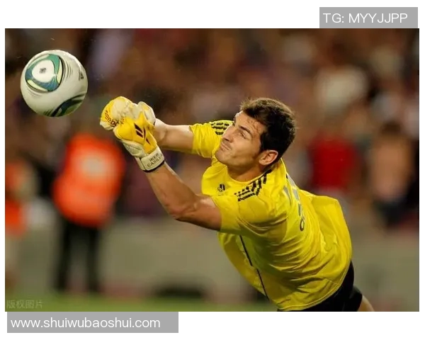 卡西利亚斯与布冯精彩扑救对决回顾，谁才是门神之王